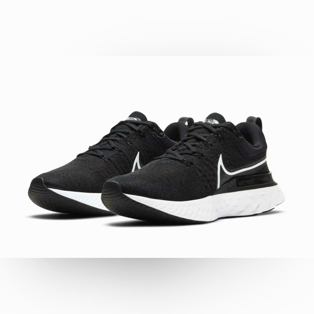 Nike Women's React Infinity Run Flyknit 2 Shoes 
 **NEVER WORN***